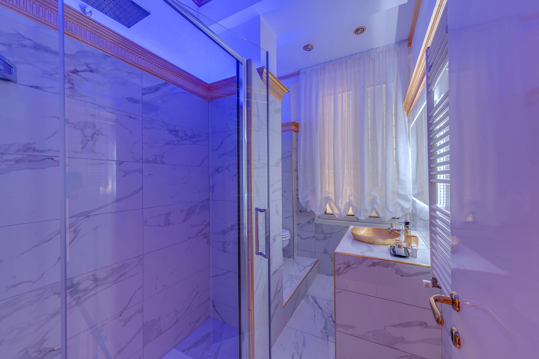 Bathtub, jetted bath, hair dryer, bidet