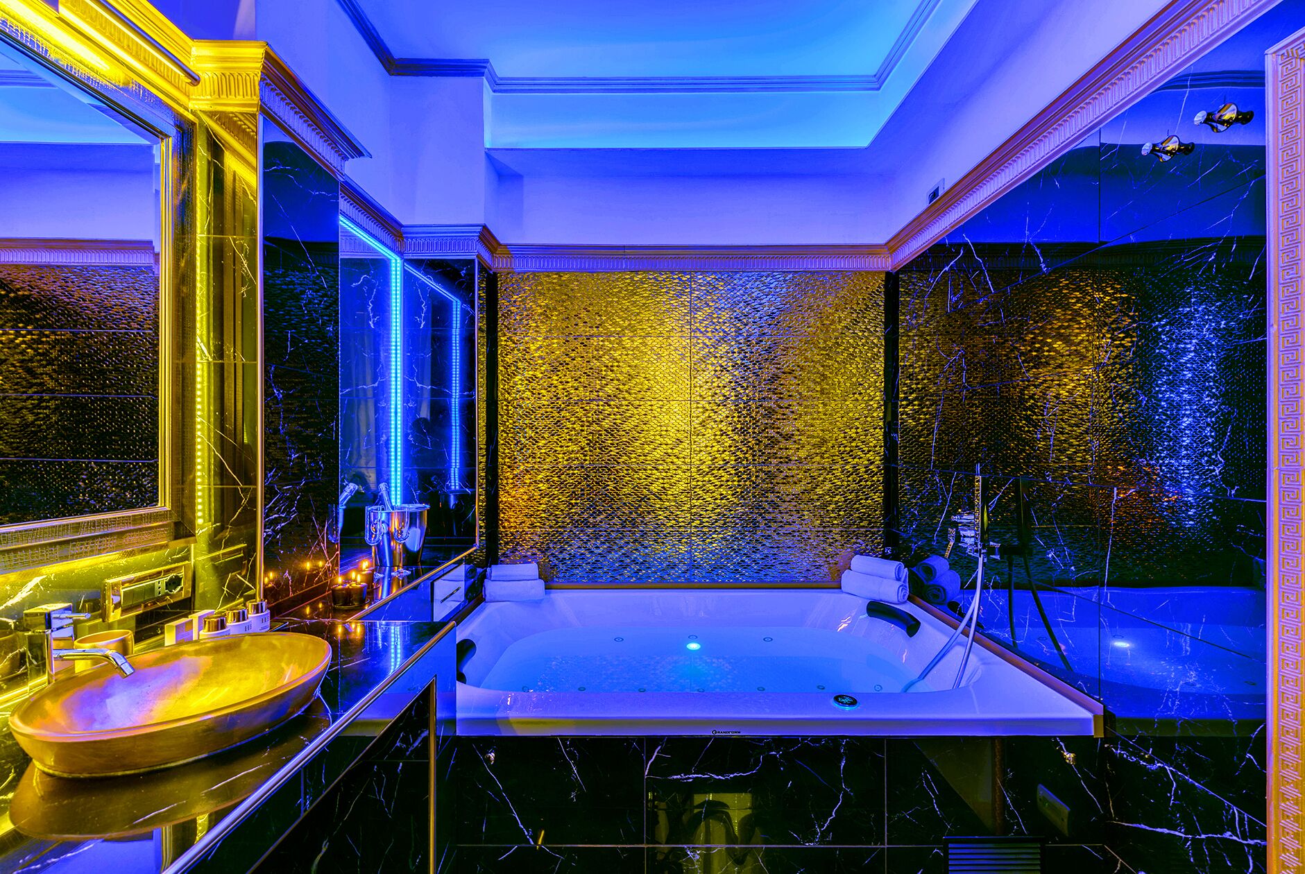 Bathtub, jetted tub, hair dryer, bidet