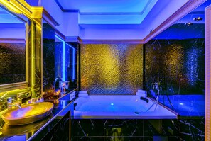 Badewanne, Whirlpool, Haartrockner, Bidet