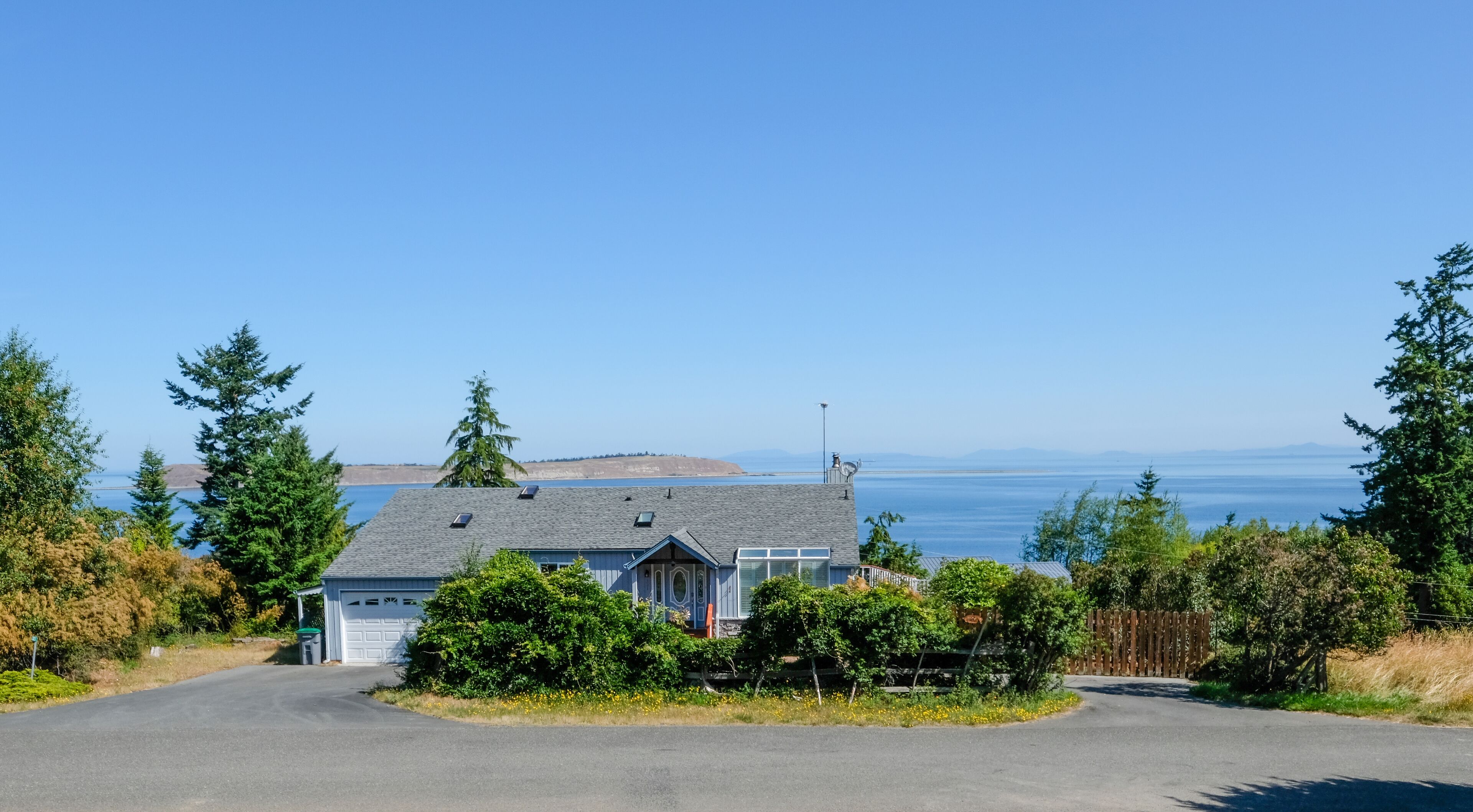 Sunny Sequim retreat: Relax with beautiful views