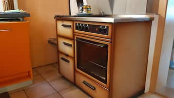 Køleskab, ovn, kogeplade, opvaskemaskine