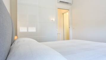 1 bedroom, bed sheets