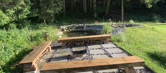 森の端のコテージ