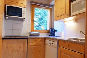 Réfrigérateur, micro-ondes, four, lave-vaisselle