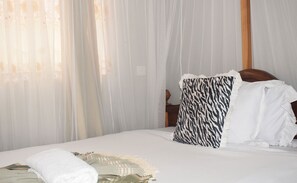 Premium bedding, soundproofing, iron/ironing board, free WiFi - Mzunguu Safari Lodge (Arusha)