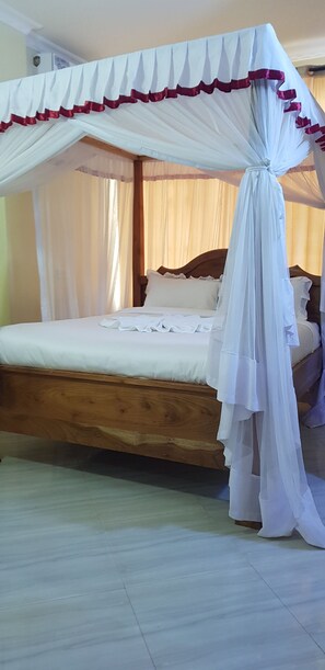 Premium bedding, soundproofing, iron/ironing board, free WiFi