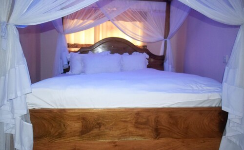 Mzunguu Safari Lodge