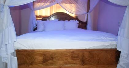 Mzunguu Safari Lodge