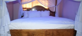 Mzunguu Safari Lodge