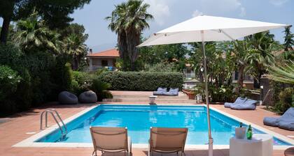 A surrounded garden Villa, in the proximity of Catania and Etna