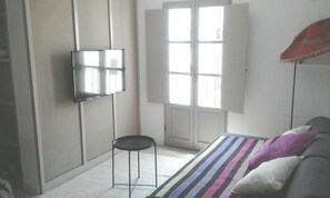 1 chambre, fer et planche à repasser, Wi-Fi, draps fournis