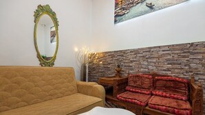 Living area - Charming Design Studio at Heart of Jaffa (Tel Aviv)