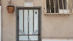 Property entrance - Charming Design Studio at Heart of Jaffa (Tel Aviv)