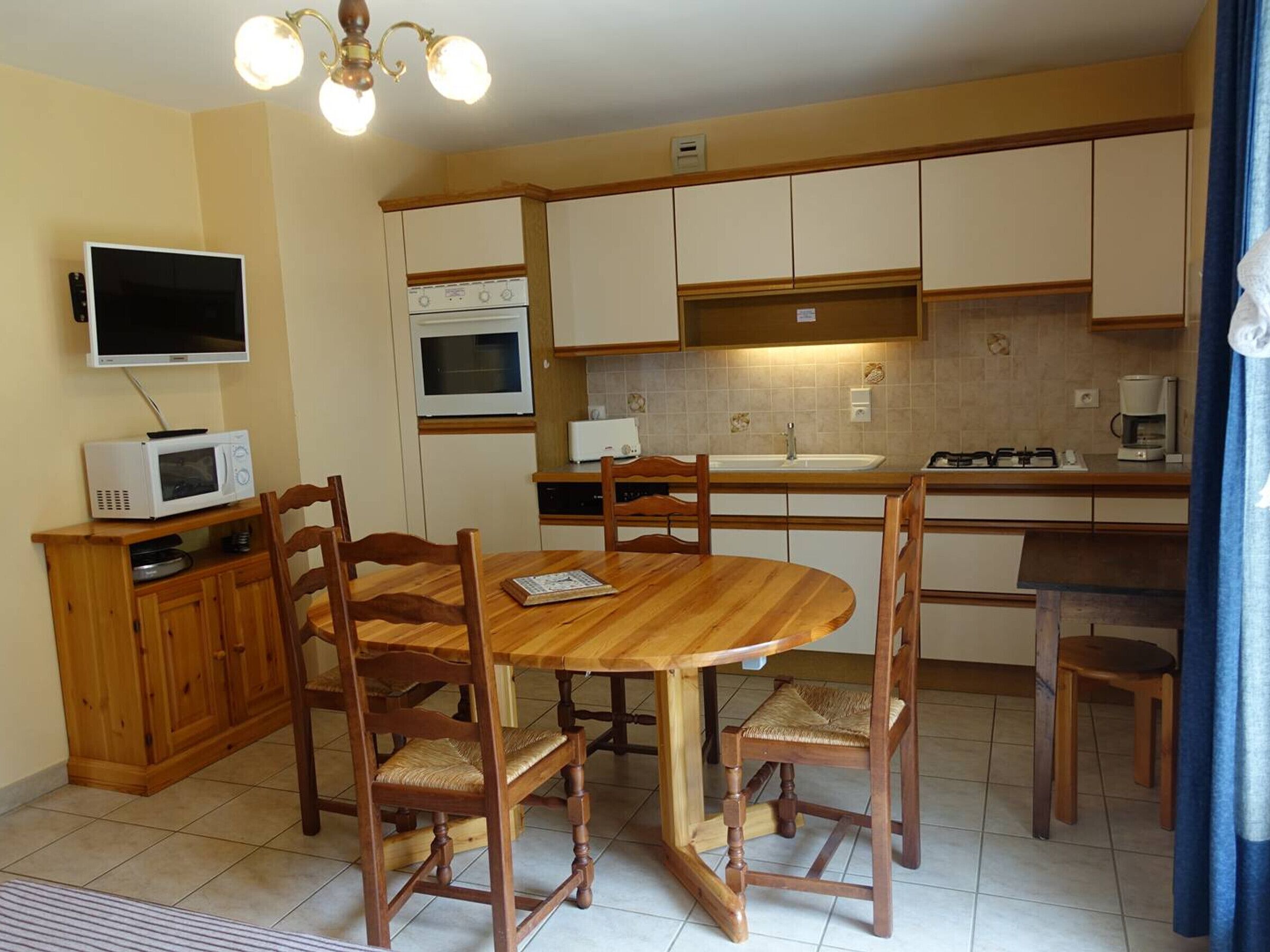 Réfrigérateur, micro-ondes, four, lave-vaisselle