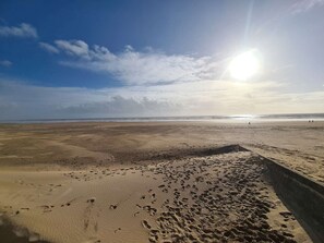 Beach nearby - Cozy 2-Room Apartment Near Beach with Terrace, TV, Garage & More - Sleeps 4 (Saint-Jean-de-Monts)
