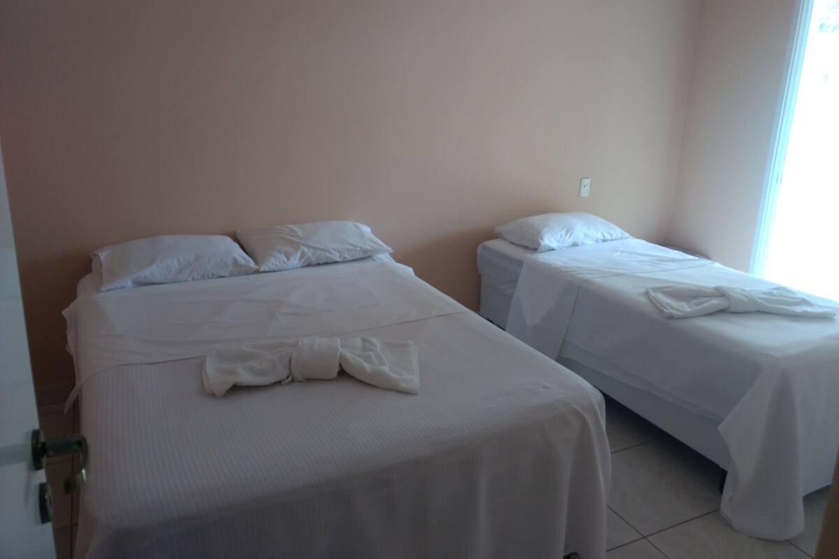 Hypo-allergenic bedding, rollaway beds, free WiFi, bed sheets