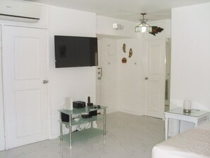 1 bedroom, free WiFi, bed sheets, wheelchair access - Luxurious beach front self-catering apartment in the heart of Ocho Rios Jamaica (Ocho Rios)