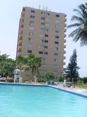 Pool - Luxurious beach front self-catering apartment in the heart of Ocho Rios Jamaica (Ocho Rios)