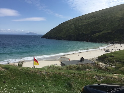 Beautifully refurbished 5 bedroom house, sleeps 10, 3 mins by car from Westport.