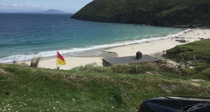 Beautifully refurbished 5 bedroom house, sleeps 10, 3 mins by car from Westport.