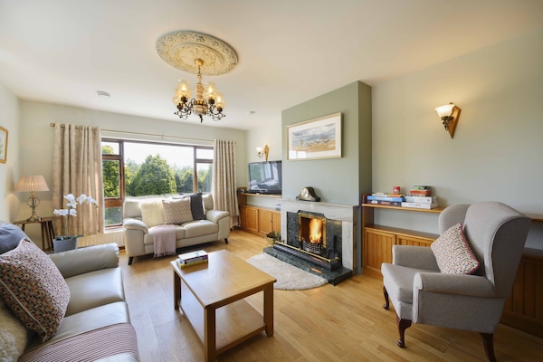 Large living room with plenty of cushions and blankets to enjoy cosy evenings.