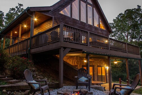 Cabin on Lake Keowee just minutes from Clemson, lake front property with firepit