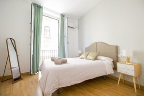2 bedrooms, iron/ironing board, bed sheets