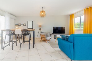 Smart TV - Cap Lobster - spacious apartment with magnificent sea view near the beach (Saint-Gilles-les-Bains)