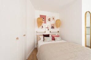 Bügeleisen/Bügelbrett, kostenloses WLAN, Bettwäsche