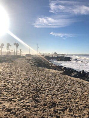 Beach nearby, sun-loungers, beach towels