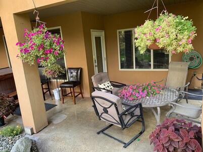 Mountain view, beautiful walk out suite overlooking a park and creek. 3bedrooms.