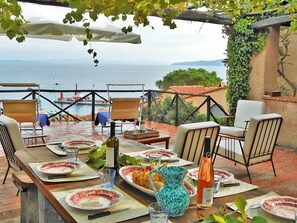 屋外ダイニングエリア