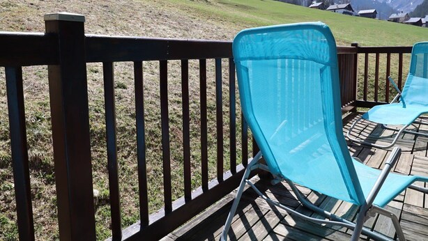 A deck with blue chairs overlooking a mountainous landscape. - Cozy Mountain Apartment - Sleeps 6, 2 Balconies, Near Slopes - Arêches-Beaufort (Arêches-Beaufort)