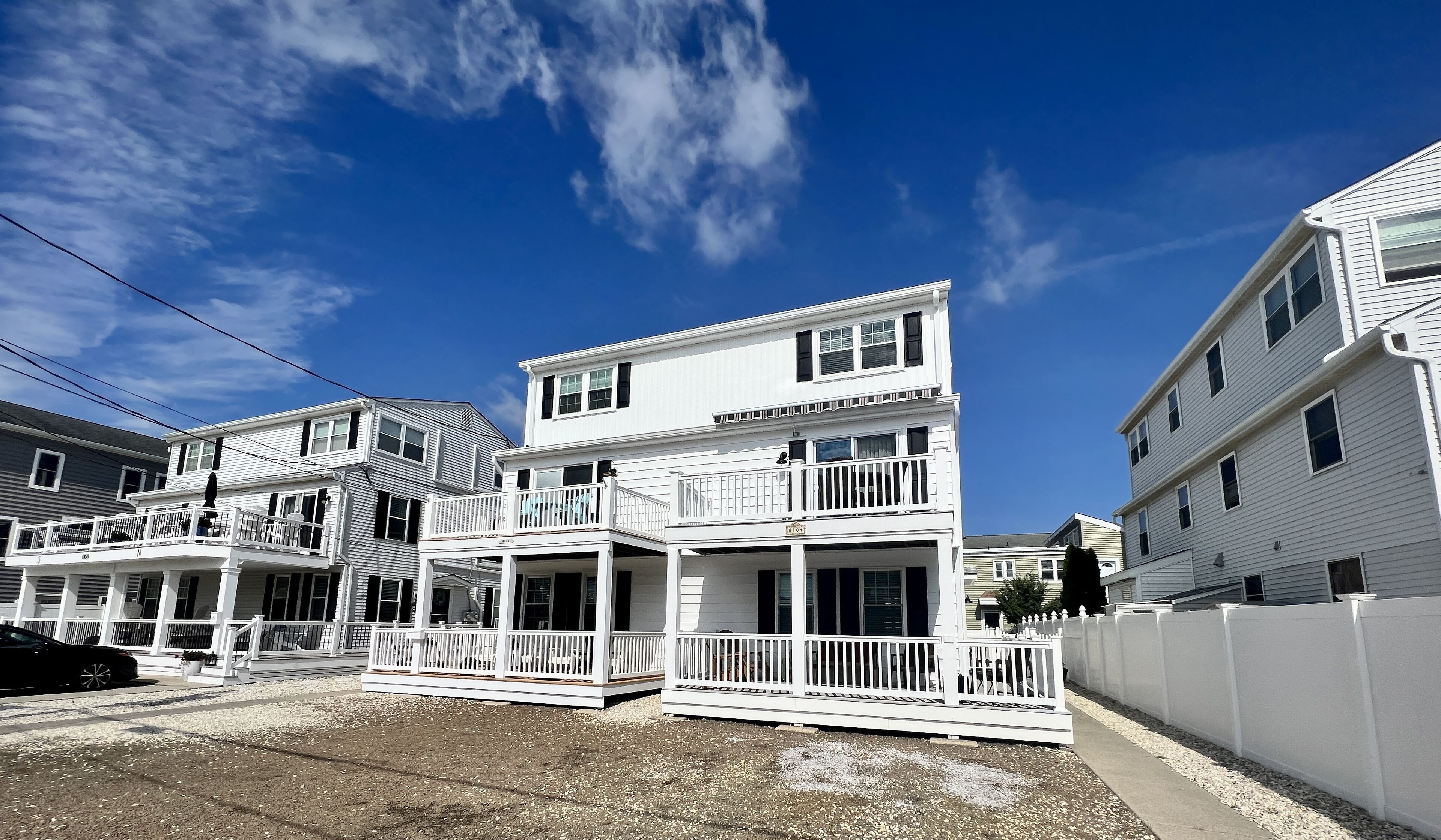 Deck, BBQ Grill, Central A/C, 5 Ceiling Fans, Wireless Internet
