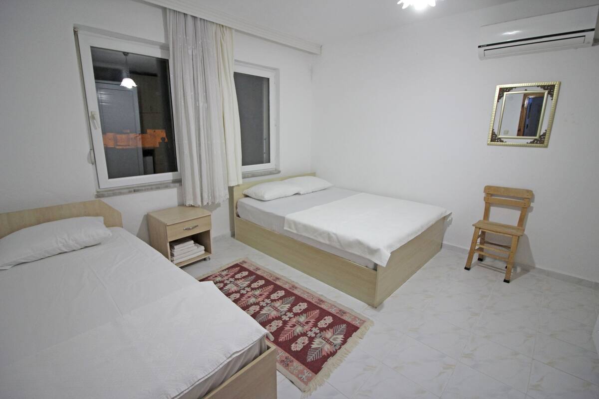 Habitación triple superior | Minibar, wifi gratis y ropa de cama