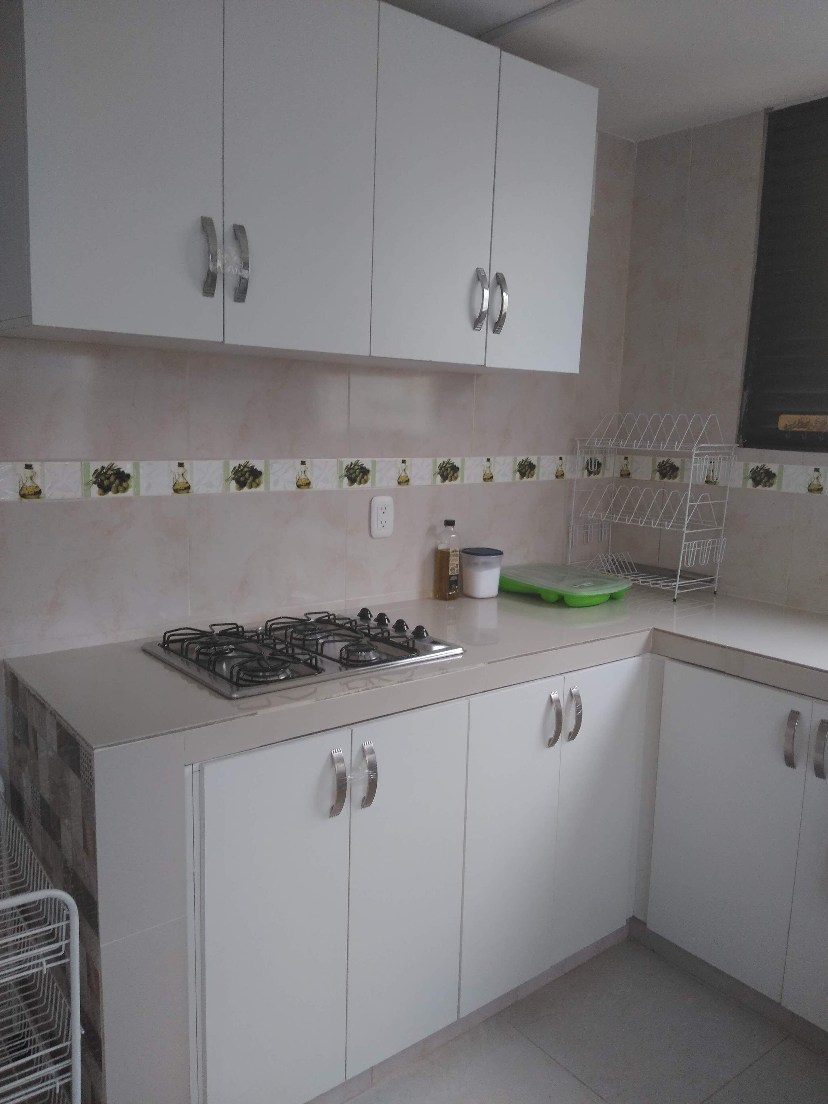 高脚椅、厨具/餐具、餐桌