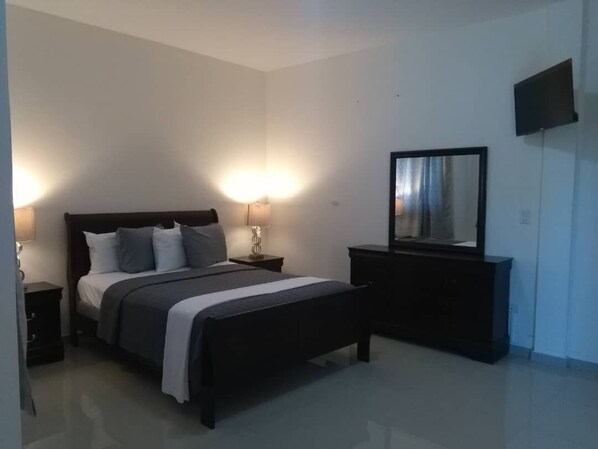 2 habitaciones, tabla de planchar con plancha, wifi y ropa de cama