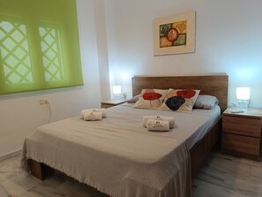 2 bedrooms, iron/ironing board, travel cot, free WiFi