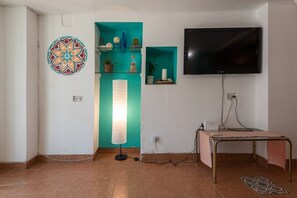 Studio | Living area | Flat-screen TV