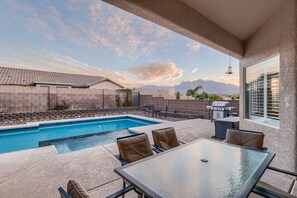 تناول الطعام بالخارج