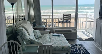 DIRECT Oceanfront Clean Comfy Studio Can’t get closer to the beach or pool!