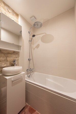 Doccia, asciugacapelli, asciugamani