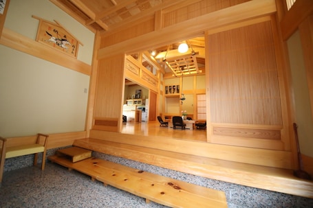 Lobby. Villa Mitoya / Villa MITORE-YA