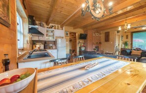 Fridge, stovetop, dishwasher