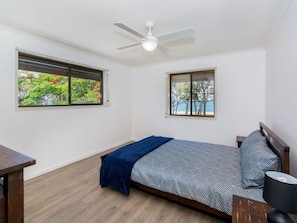 4 bedrooms, iron/ironing board, WiFi, wheelchair access