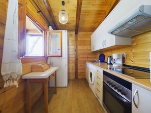 Fridge, microwave, oven, coffee/tea maker