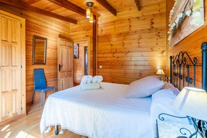 3 slaapkamers, een strijkplank/strijkijzer, gratis wifi, beddengoed