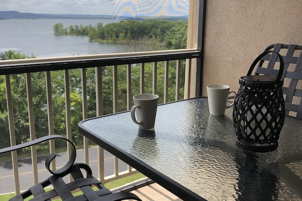 Beautiful Lake View!