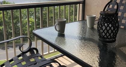 WALK-IN 2 Bedroom Sleeps 7! Lake View & Marina! 2 mi from Silver Dollar City