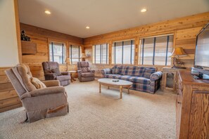 TV, fireplace, DVD player